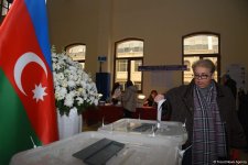 Наблюдается наплыв избирателей на участках, созданных в школе №132-134 в Баку (ФОТО/ВИДЕО)