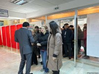 В Сураханском районе наблюдается наплыв избирателей в участки (ФОТО)