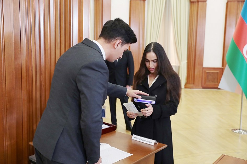 Президент Ильхам Алиев, Первая леди Мехрибан Алиева и члены их семьи проголосовали в Ханкенди (ФОТО/ВИДЕО)