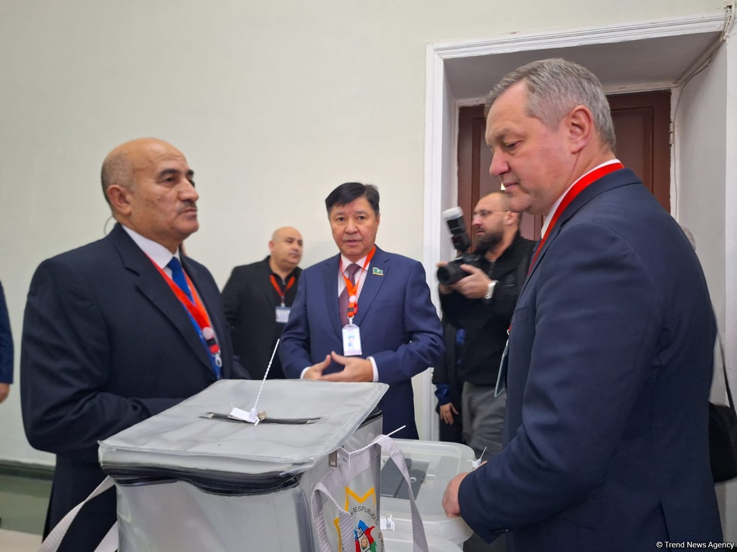 Миссия Межпарламентской Ассамблеи СНГ начала наблюдение на внеочередных президентских выборах в Азербайджане (ФОТО)