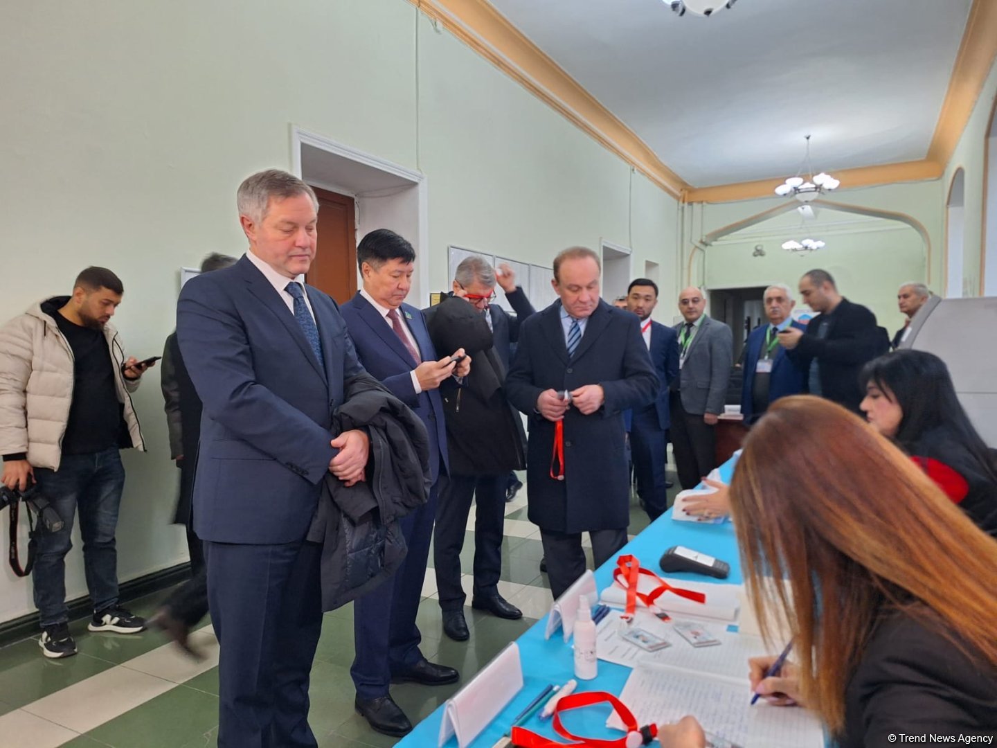 Миссия Межпарламентской Ассамблеи СНГ начала наблюдение на внеочередных президентских выборах в Азербайджане (ФОТО)