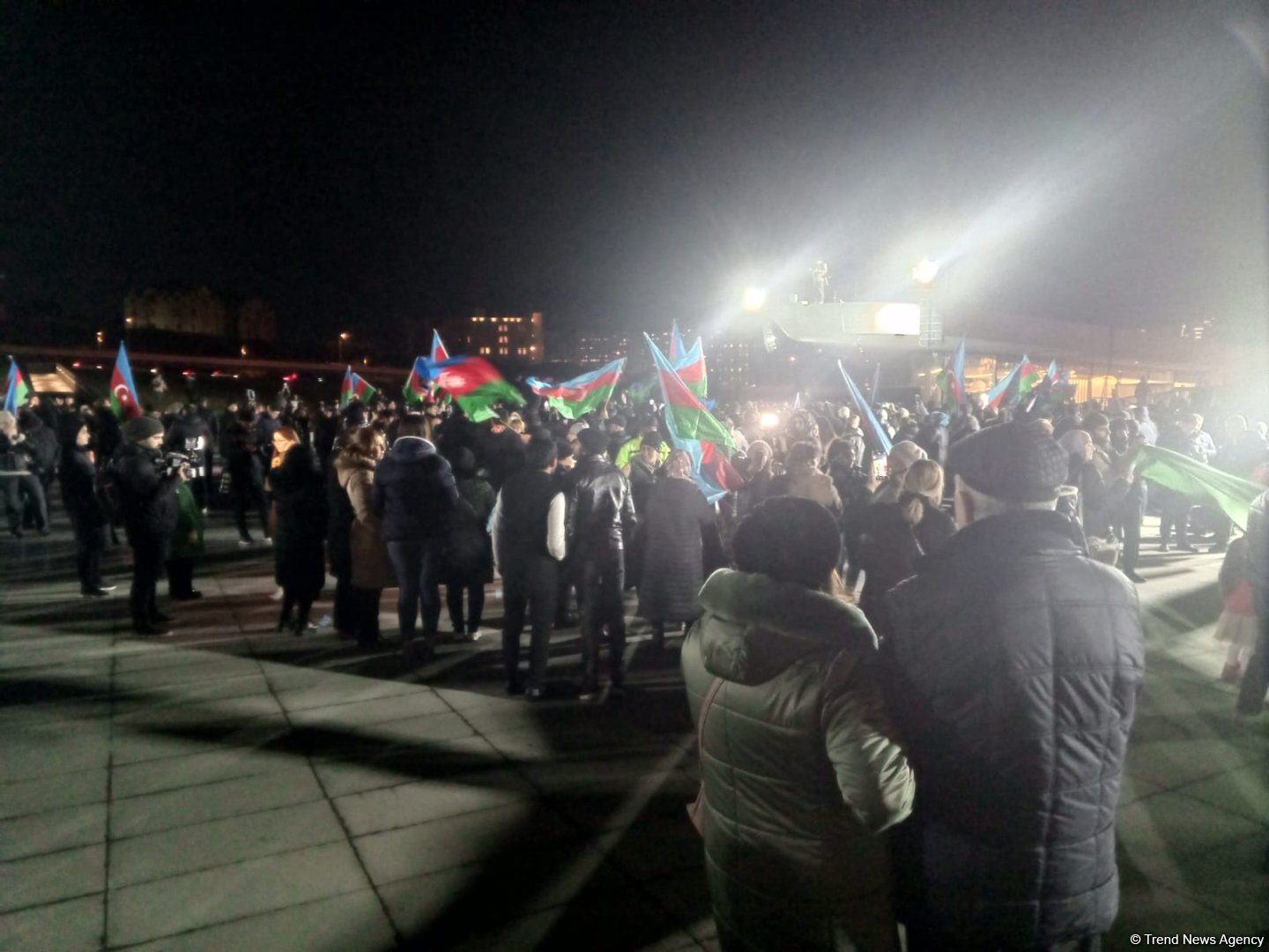 В парке Центра Гейдара Алиева в Баку празднуют победу Ильхама Алиева на президентских выборах (ФОТО/ВИДЕО)