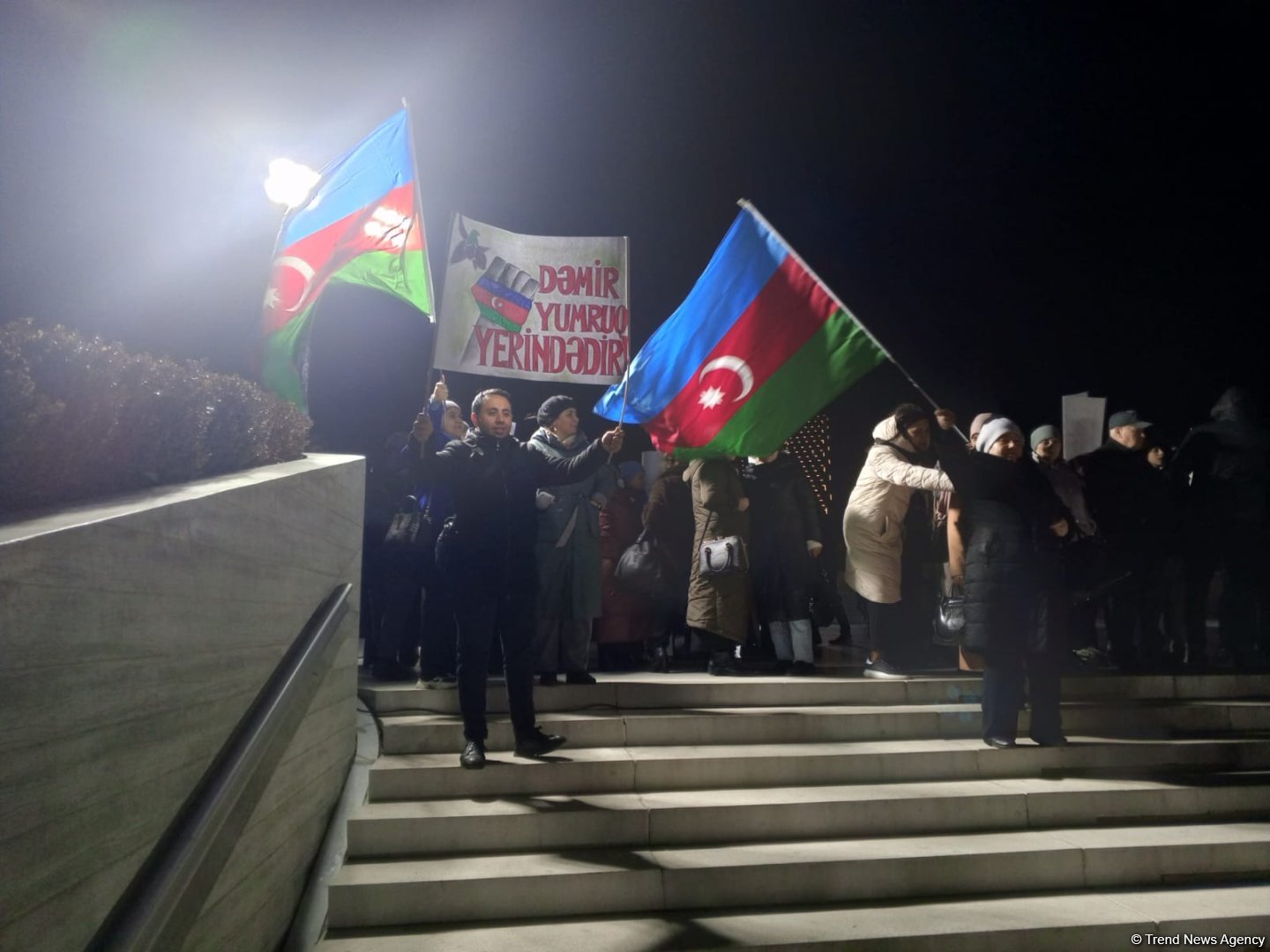 В парке Центра Гейдара Алиева в Баку празднуют победу Ильхама Алиева на президентских выборах (ФОТО/ВИДЕО)