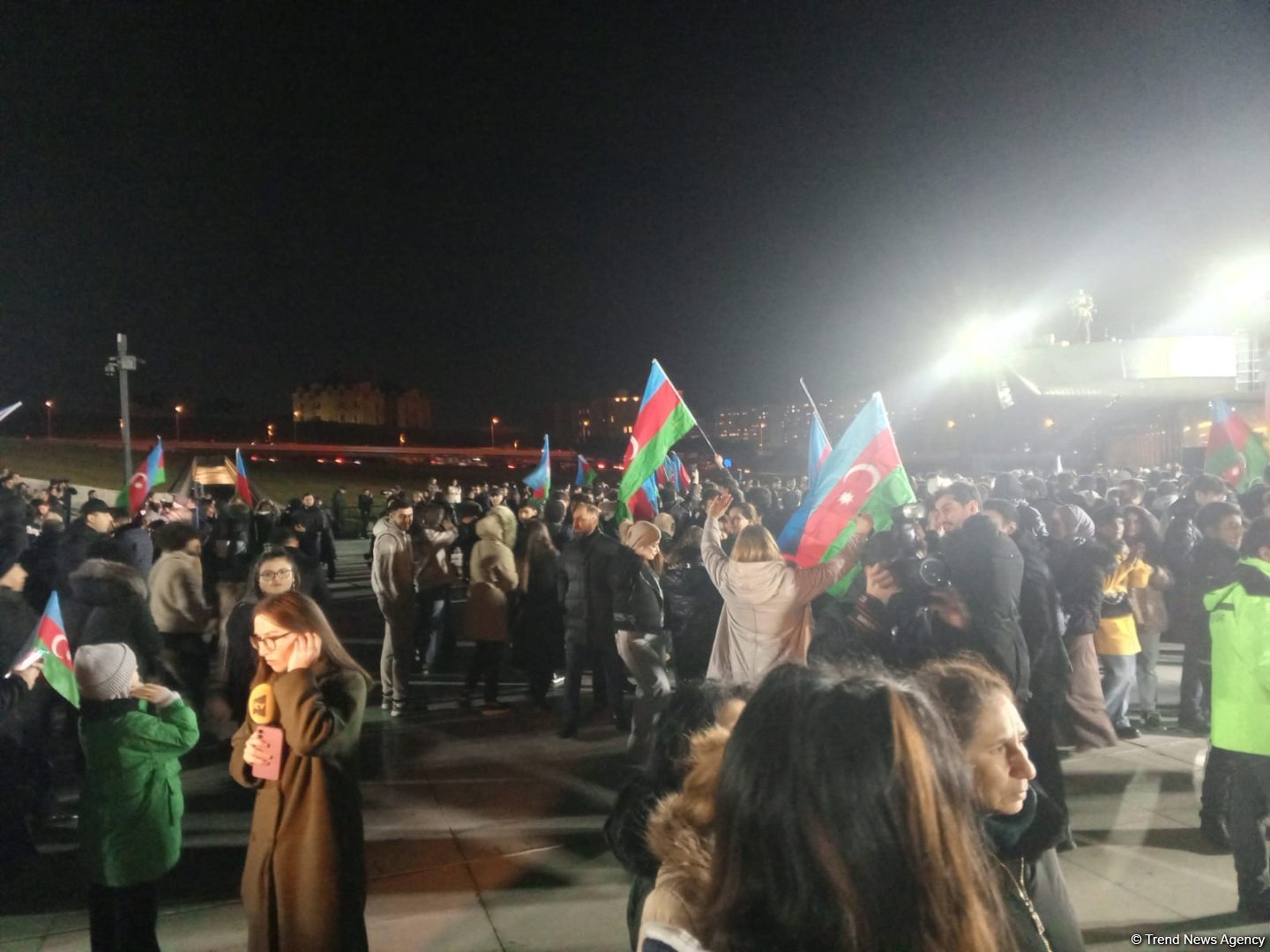 В парке Центра Гейдара Алиева в Баку празднуют победу Ильхама Алиева на президентских выборах (ФОТО/ВИДЕО)