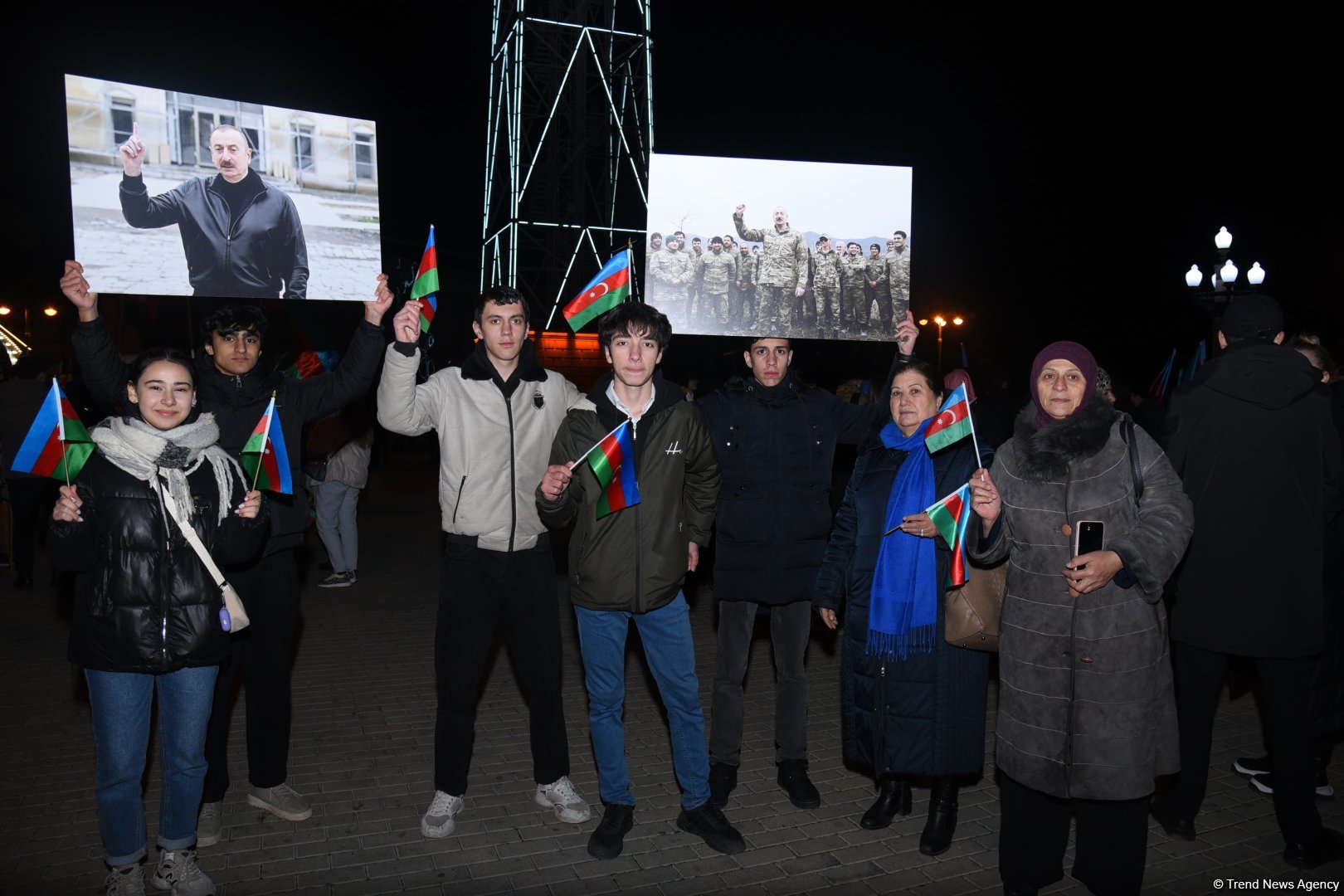 На улицах Баку празднуют победу Ильхама Алиева на президентских выборах (ФОТО/ВИДЕО)