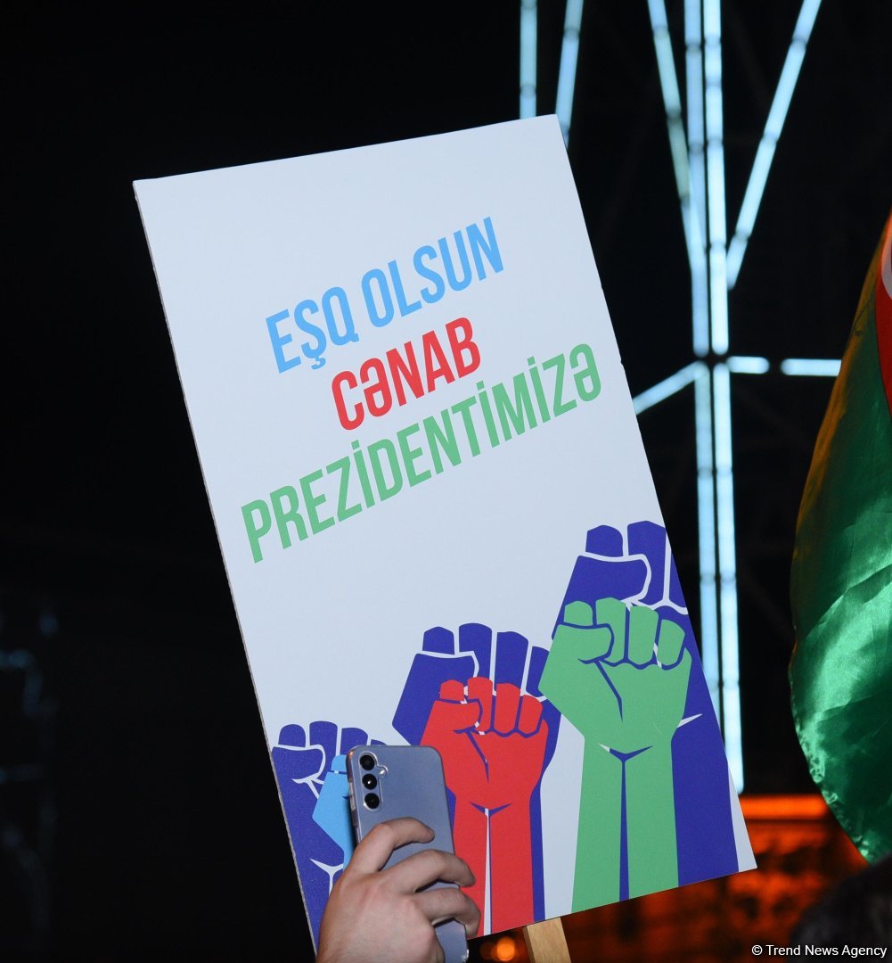 На улицах Баку празднуют победу Ильхама Алиева на президентских выборах (ФОТО/ВИДЕО)