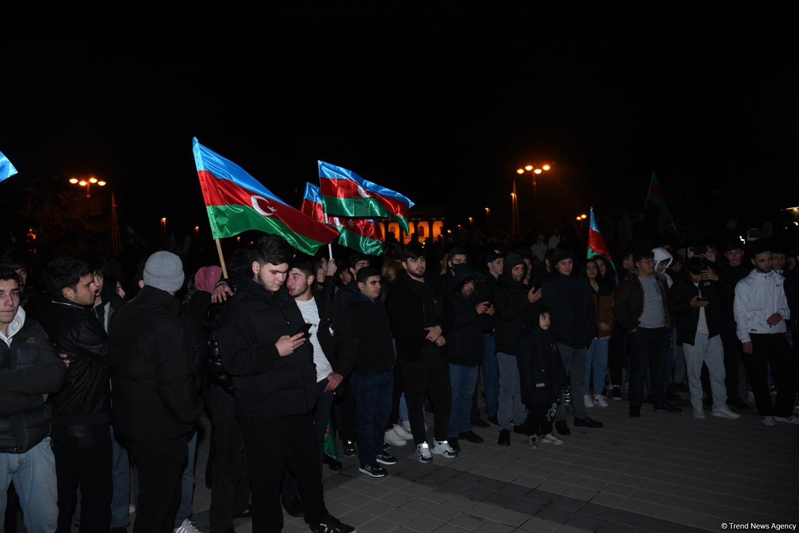 На улицах Баку празднуют победу Ильхама Алиева на президентских выборах (ФОТО/ВИДЕО)