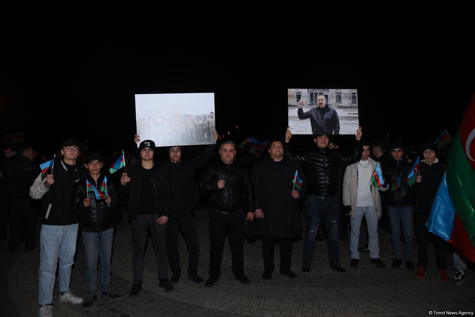 На улицах Баку празднуют победу Ильхама Алиева на президентских выборах (ФОТО/ВИДЕО)