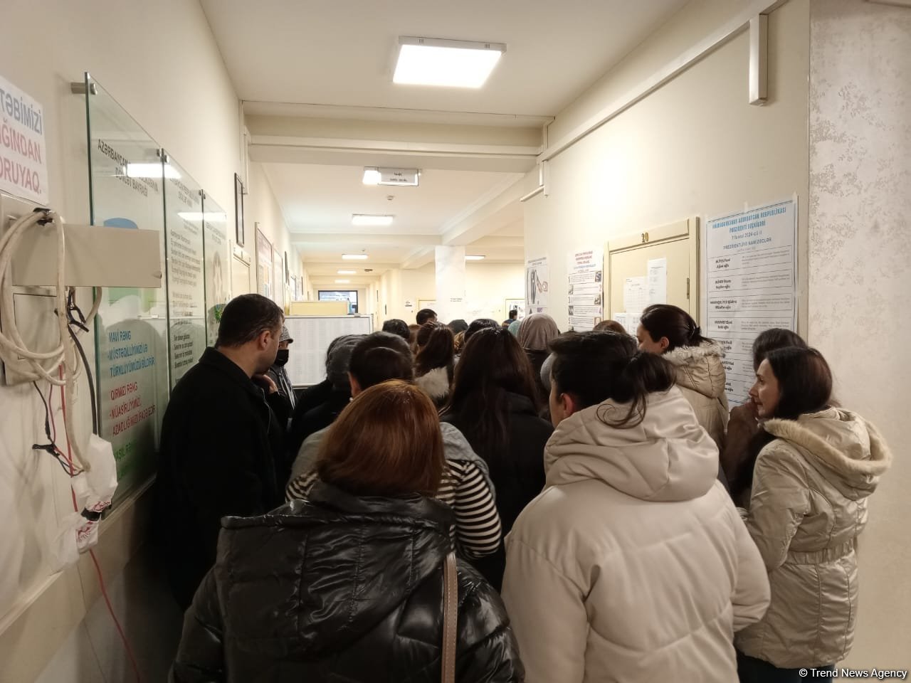 Избиратели Сабунчинского района Баку активно голосуют на президентских выборах (ФОТО)