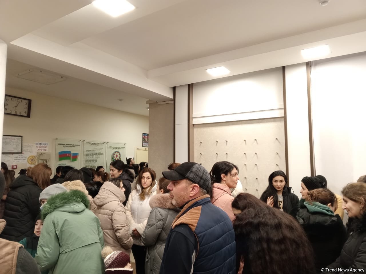 Избиратели Сабунчинского района Баку активно голосуют на президентских выборах (ФОТО)