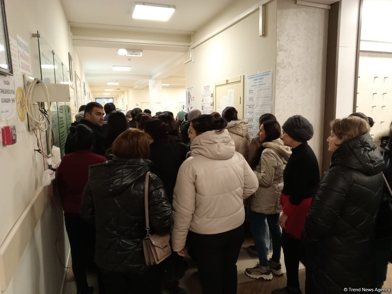 Избиратели Сабунчинского района Баку активно голосуют на президентских выборах (ФОТО)