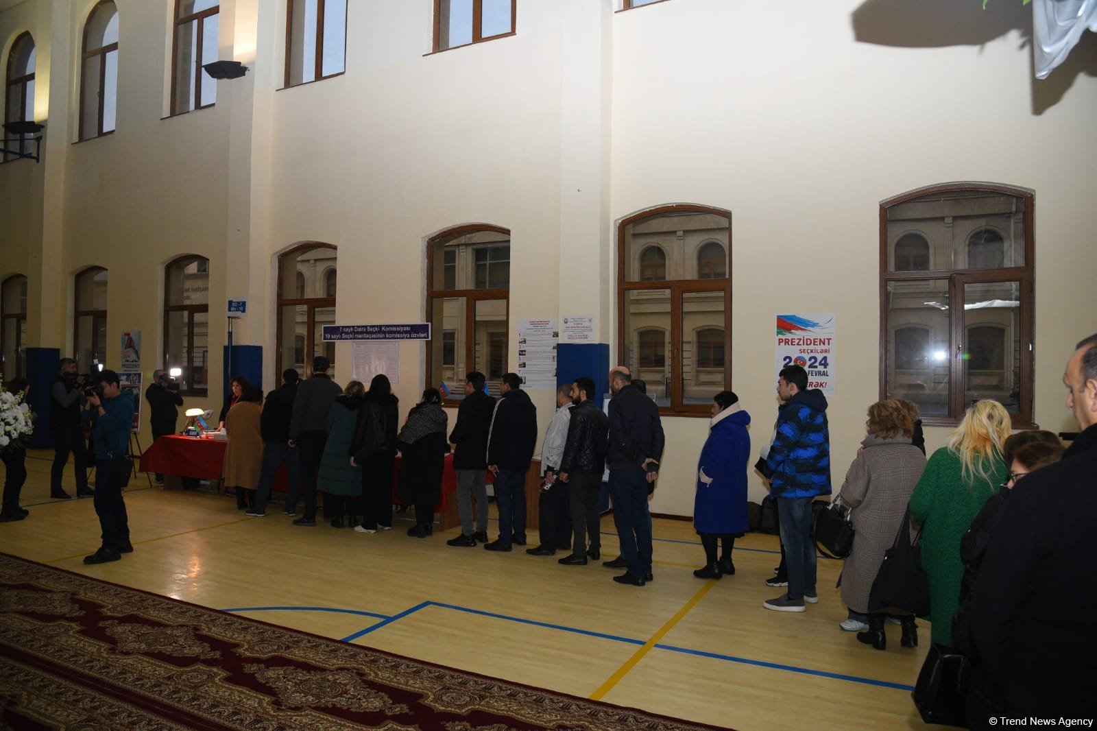 Наблюдается наплыв избирателей на участках, созданных в школе №132-134 в Баку (ФОТО/ВИДЕО)