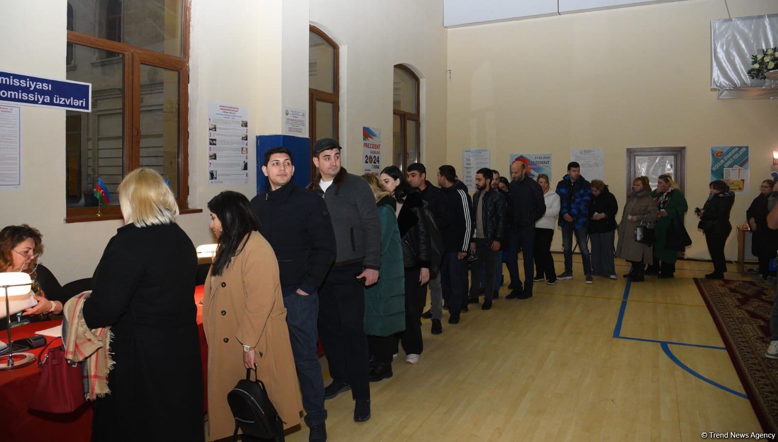 Наблюдается наплыв избирателей на участках, созданных в школе №132-134 в Баку (ФОТО/ВИДЕО)