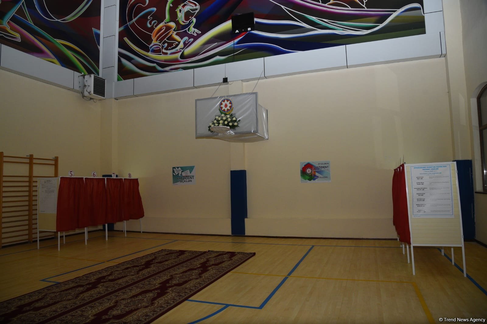 Наблюдается наплыв избирателей на участках, созданных в школе №132-134 в Баку (ФОТО/ВИДЕО)