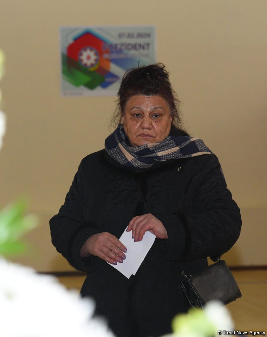 Наблюдается наплыв избирателей на участках, созданных в школе №132-134 в Баку (ФОТО/ВИДЕО)