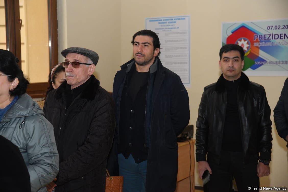 Наблюдается наплыв избирателей на участках, созданных в школе №132-134 в Баку (ФОТО/ВИДЕО)