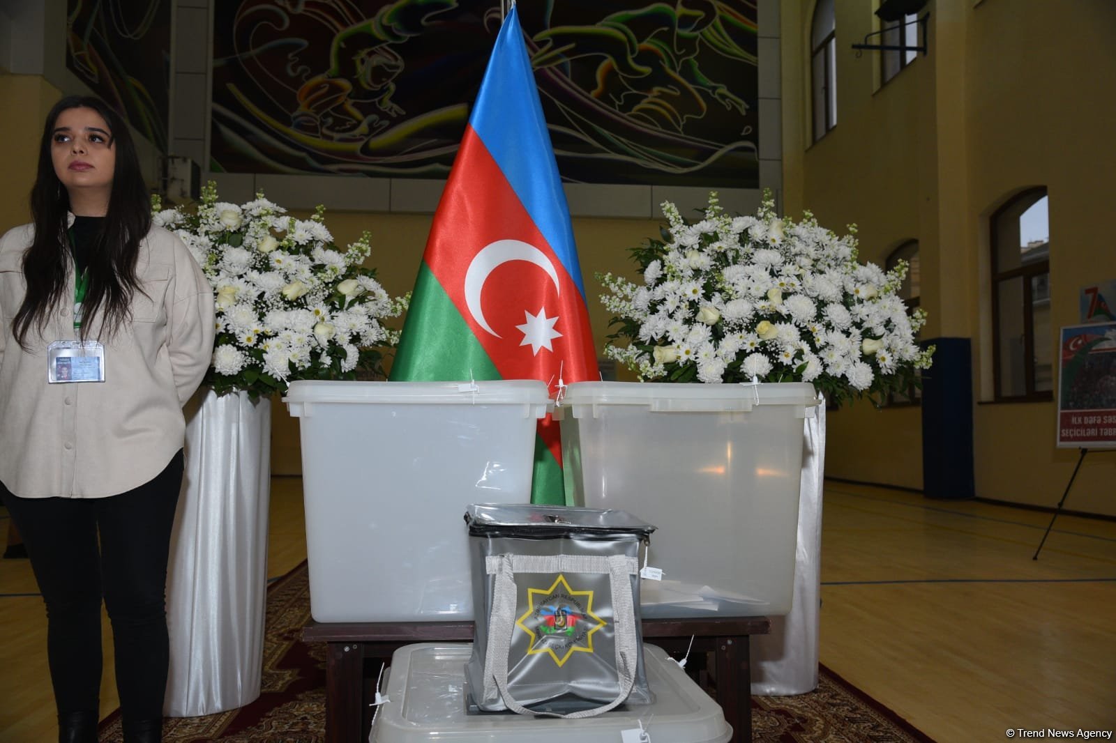 Наблюдается наплыв избирателей на участках, созданных в школе №132-134 в Баку (ФОТО/ВИДЕО)