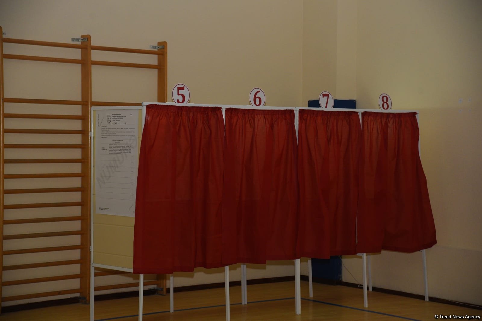 Наблюдается наплыв избирателей на участках, созданных в школе №132-134 в Баку (ФОТО/ВИДЕО)