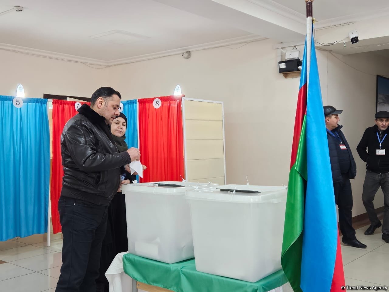 В Сабунчинском районе Баку активно проходит голосование на президентских выборах (ФОТО)