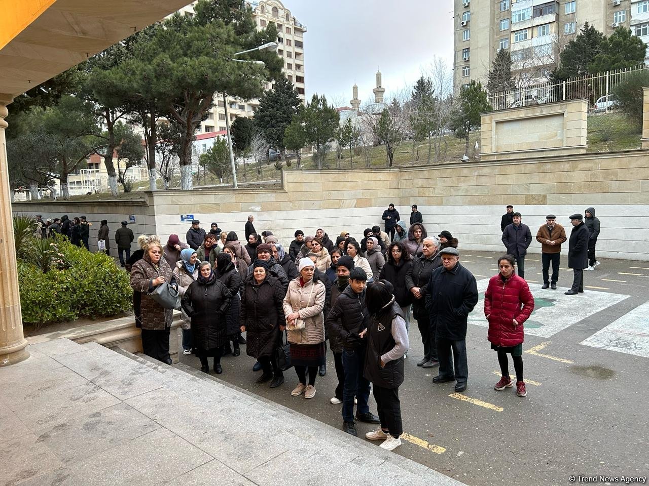 В Сураханском районе наблюдается наплыв избирателей в участки (ФОТО)