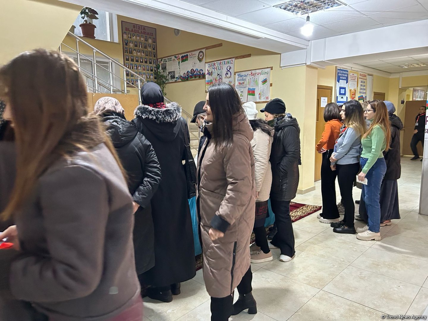 В Сураханском районе наблюдается наплыв избирателей в участки (ФОТО)