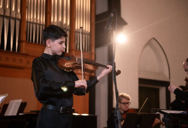 Искренне и проникновенно – концерт молодого скрипача в Баку (ФОТО)