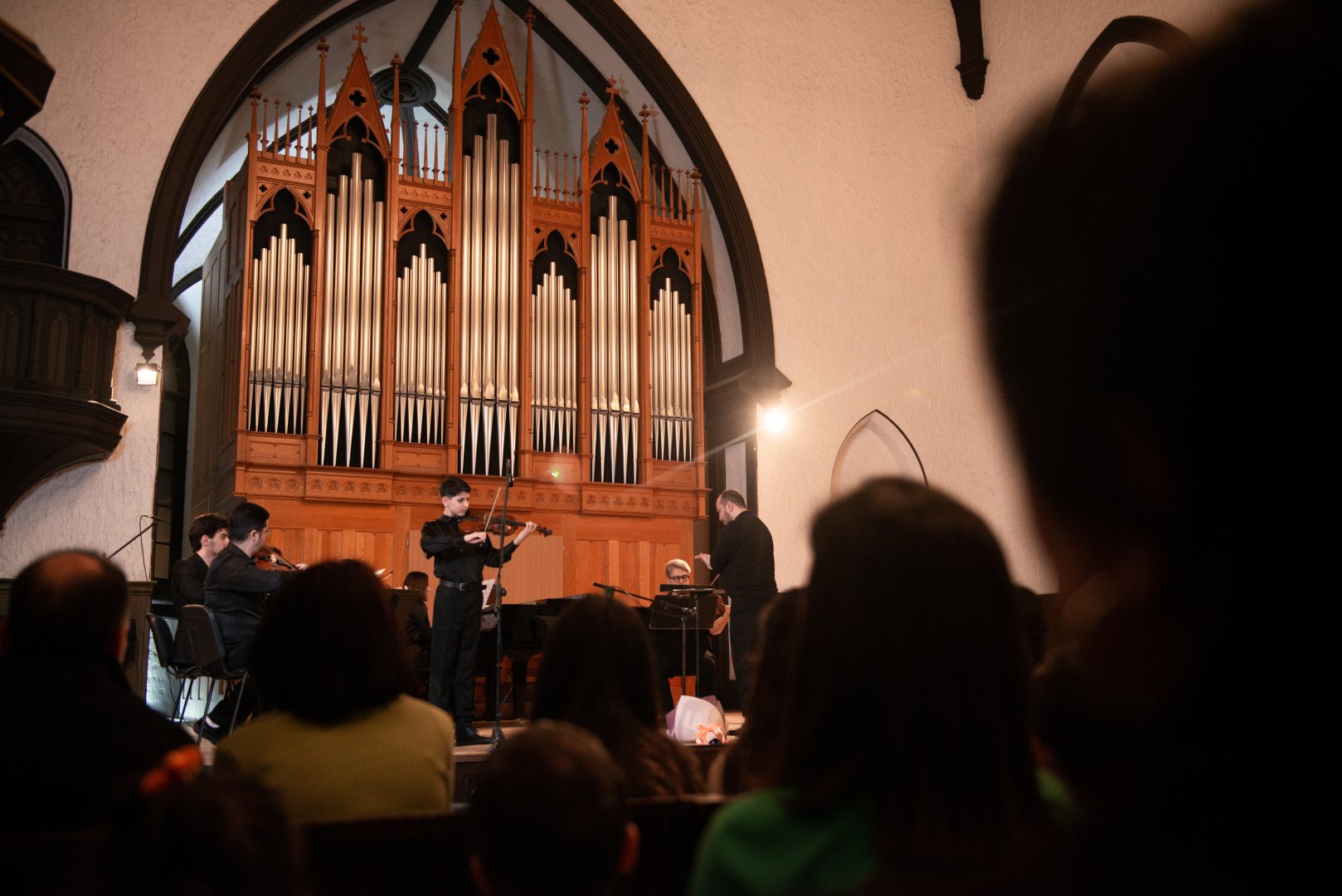 Искренне и проникновенно – концерт молодого скрипача в Баку (ФОТО)