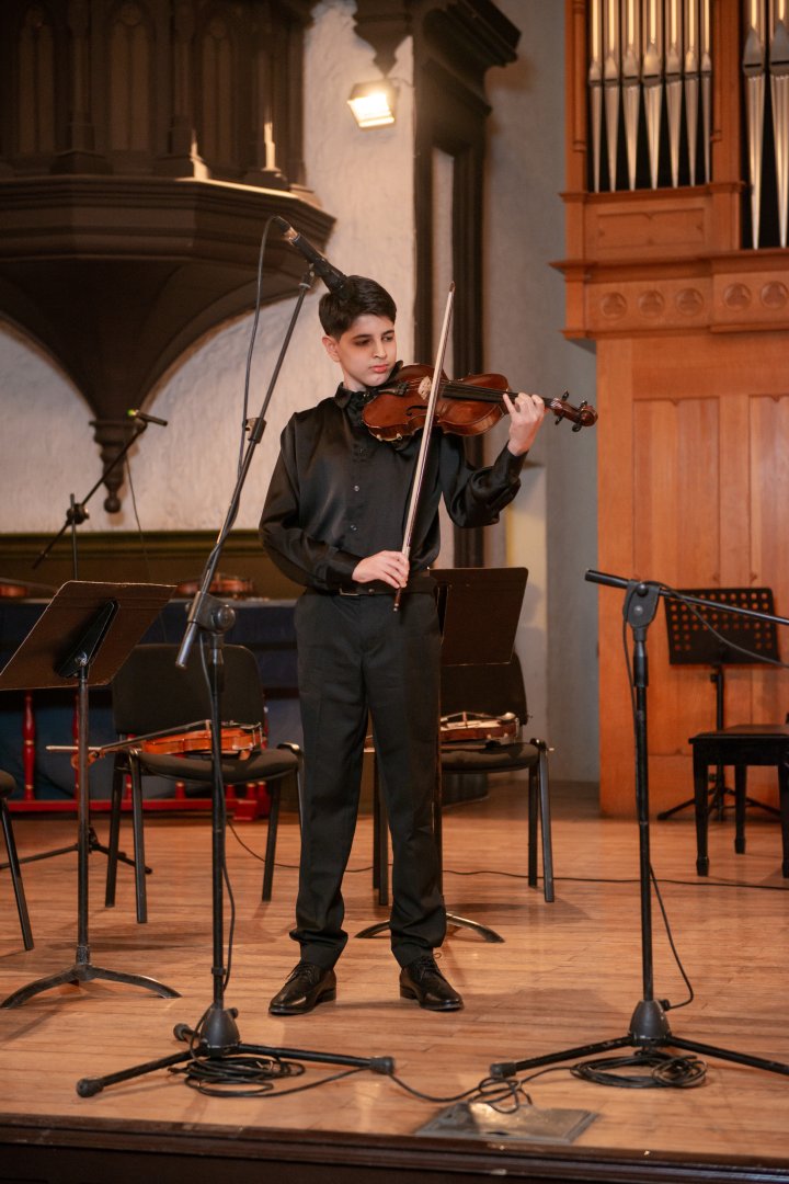 Искренне и проникновенно – концерт молодого скрипача в Баку (ФОТО)