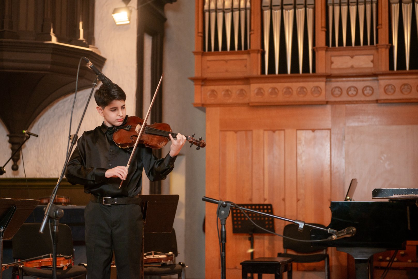 Искренне и проникновенно – концерт молодого скрипача в Баку (ФОТО)