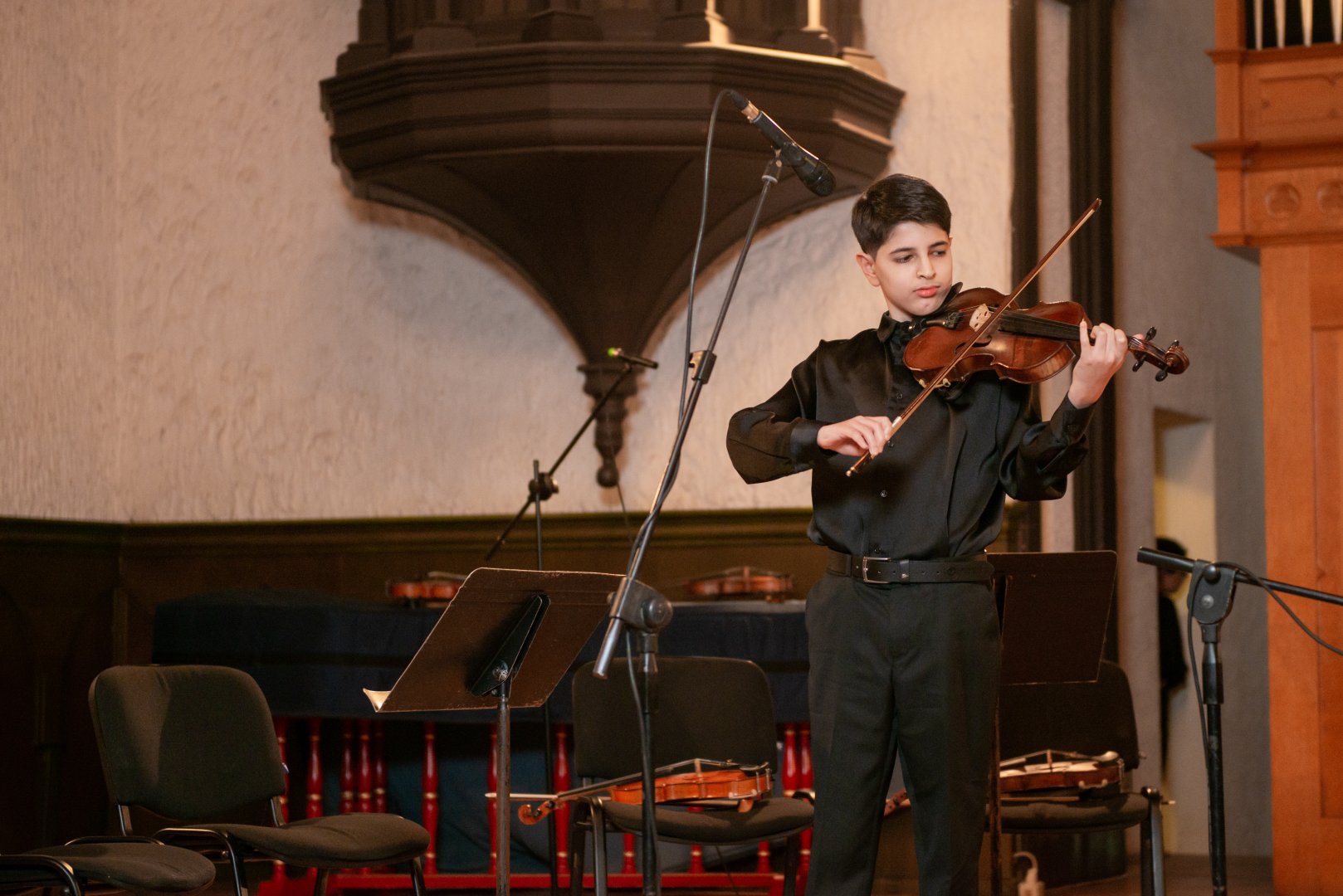 Искренне и проникновенно – концерт молодого скрипача в Баку (ФОТО)