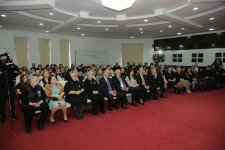 Бурные аплодисменты и любимые песни – народная артистка Ниса Гасымова встретилась с поклонниками (ФОТО)