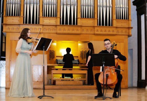 Орган, скрипка, виолончель – неподражаемая атмосфера в Баку (ФОТО)