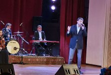 Мубариз Тагиев выступил с концертом вместе со своими друзьями (ФОТО)