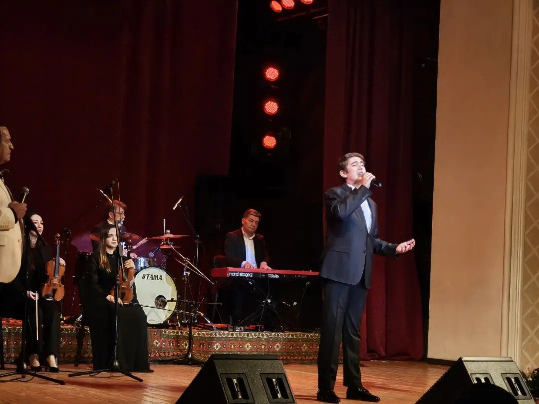 Мубариз Тагиев выступил с концертом вместе со своими друзьями (ФОТО)