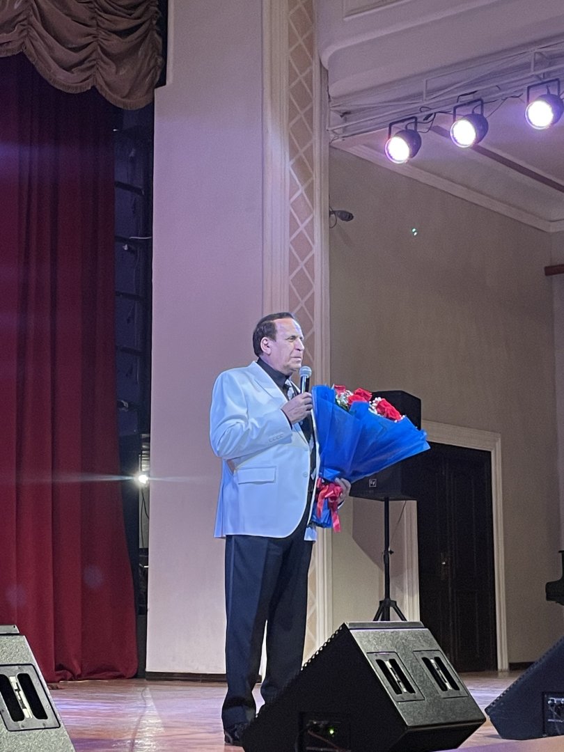 Мубариз Тагиев выступил с концертом вместе со своими друзьями (ФОТО)