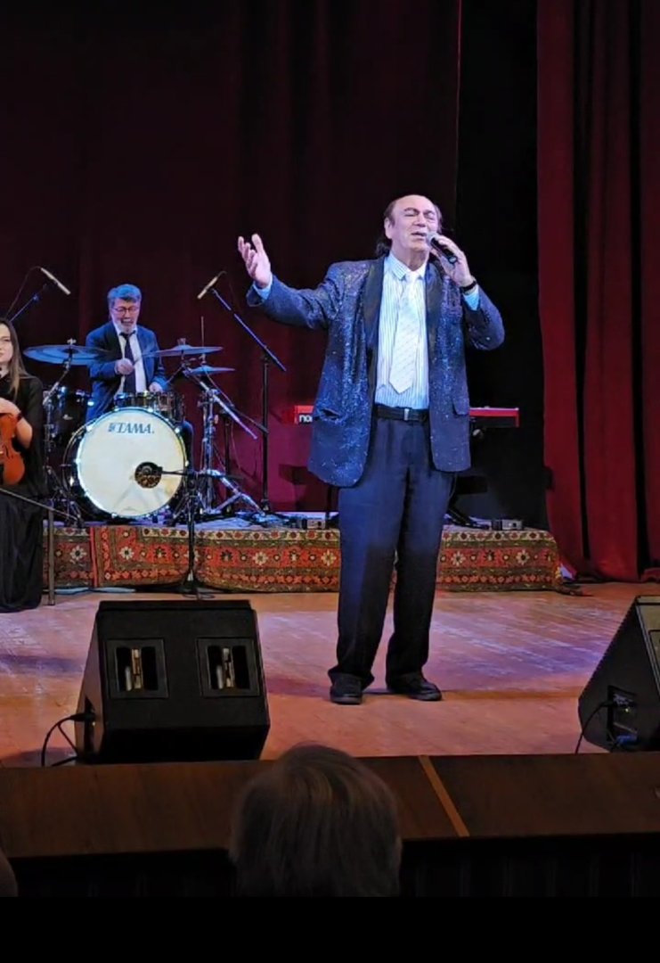 Мубариз Тагиев выступил с концертом вместе со своими друзьями (ФОТО)