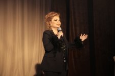 Заслуженная артистка Азербайджана Кенуль Керимова встретилась с поклонниками (ФОТО)