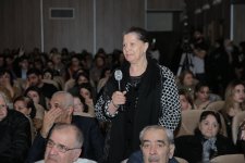 Заслуженная артистка Азербайджана Кенуль Керимова встретилась с поклонниками (ФОТО)