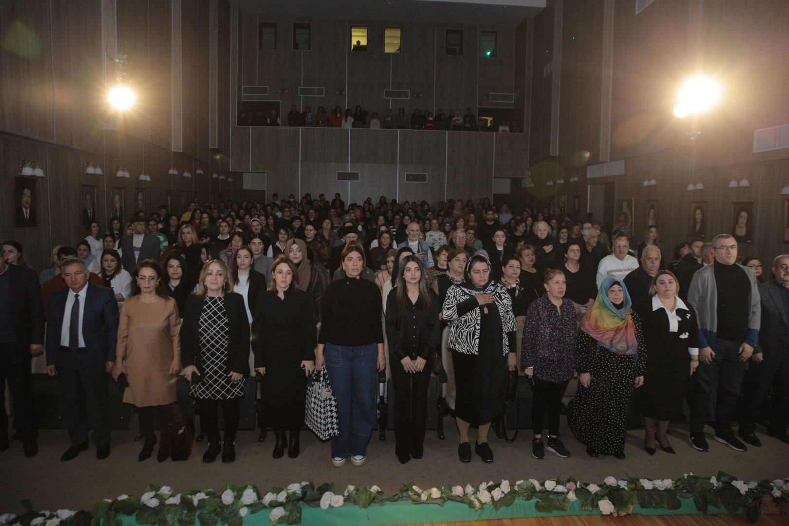 Заслуженная артистка Азербайджана Кенуль Керимова встретилась с поклонниками (ФОТО)