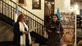Представлена книга аргентинской писательницы Луизы Валенсуэлы "Другое оружие" на азербайджанском языке (ФОТО)