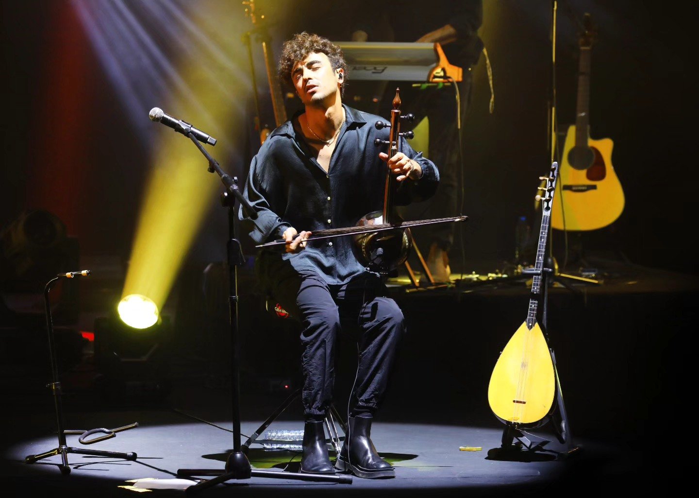 Израильский музыкант на азербайджанской кяманче – мировое турне началось в Баку (ВИДЕО, ФОТО)