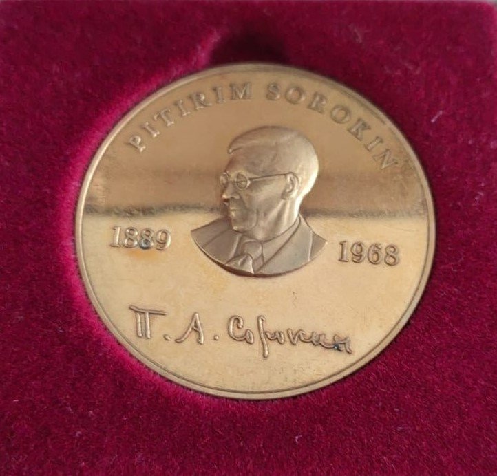 Фуад Мамедов награжден золотой медалью Питирима Сорокина "За выдающийся вклад в развитие диалога и партнерства цивилизаций"