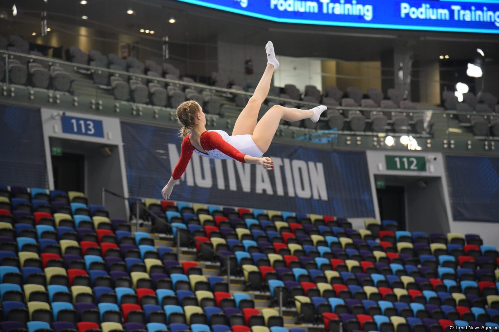 В Национальной арене гимнастики проходят подиумные тренировки участников Кубка мира по прыжкам на батуте и акробатической дорожке (ФОТОРЕПОРТАЖ)