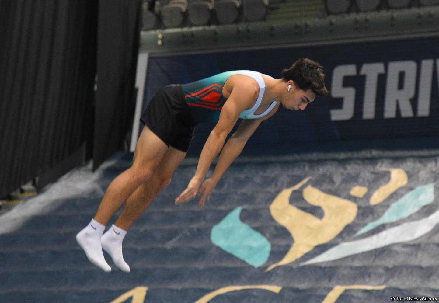 В Национальной арене гимнастики проходят подиумные тренировки участников Кубка мира по прыжкам на батуте и акробатической дорожке (ФОТОРЕПОРТАЖ)
