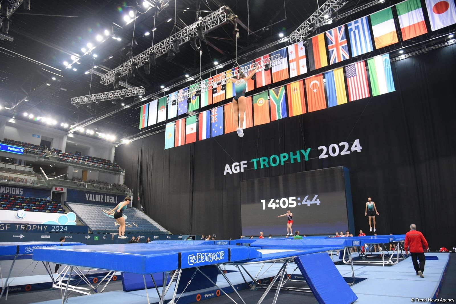 В Национальной арене гимнастики проходят подиумные тренировки участников Кубка мира по прыжкам на батуте и акробатической дорожке (ФОТОРЕПОРТАЖ)
