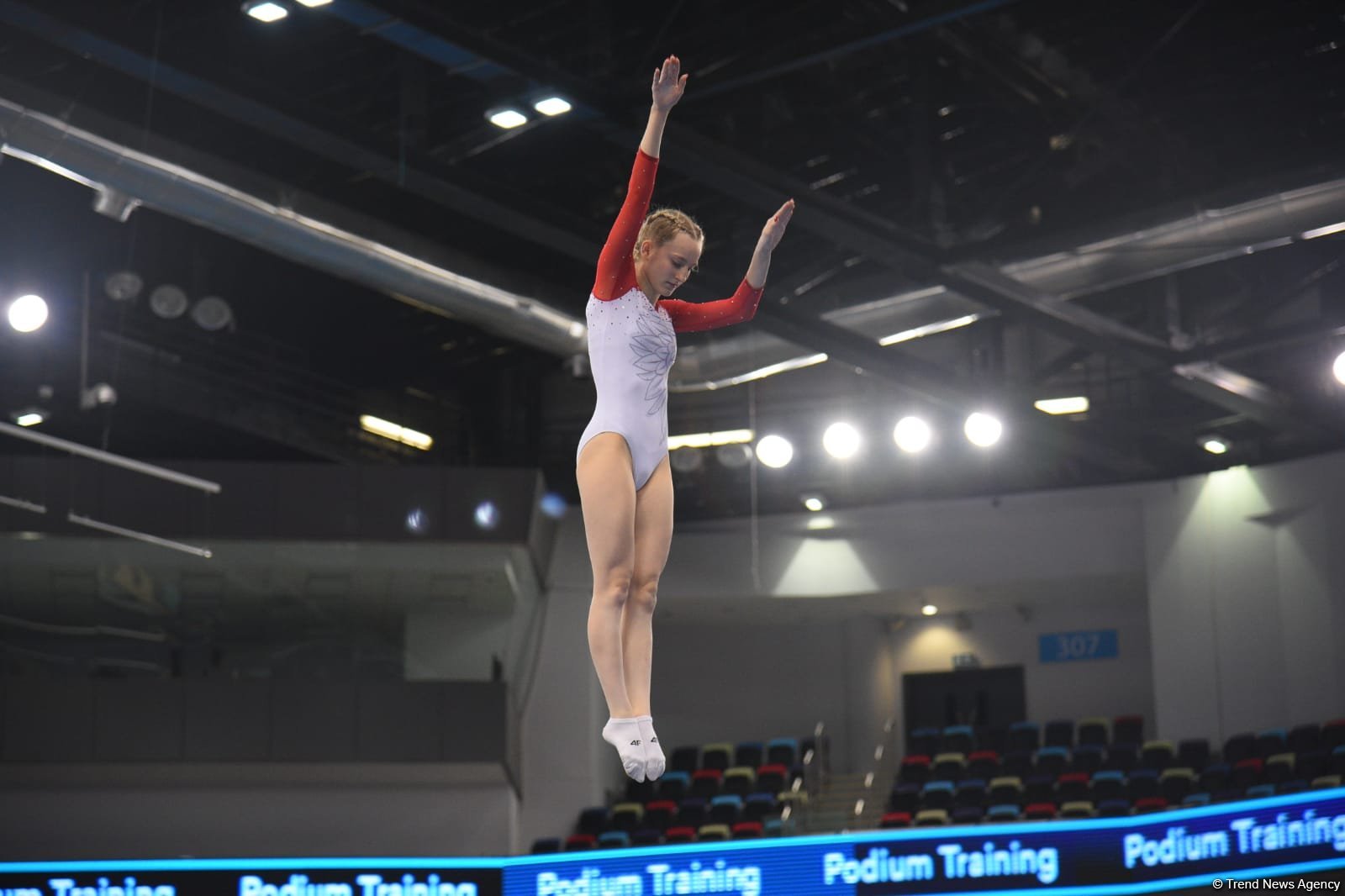 В Национальной арене гимнастики проходят подиумные тренировки участников Кубка мира по прыжкам на батуте и акробатической дорожке (ФОТОРЕПОРТАЖ)