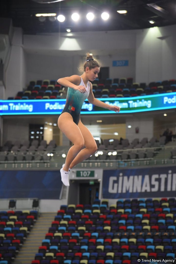 В Национальной арене гимнастики проходят подиумные тренировки участников Кубка мира по прыжкам на батуте и акробатической дорожке (ФОТОРЕПОРТАЖ)