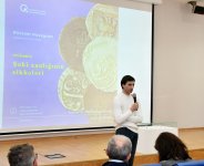 Уникальные экспонаты и почти детективная история: Рустам Гусейнов рассказал о монетах Шекинского ханства (ФОТО)