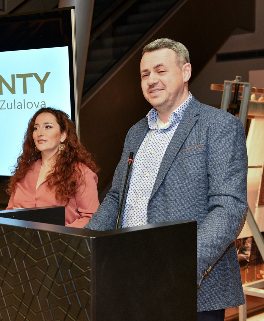 В Баку представлена эко-мода Сабины Зулаловой  с элементами гурамы (ФОТО)