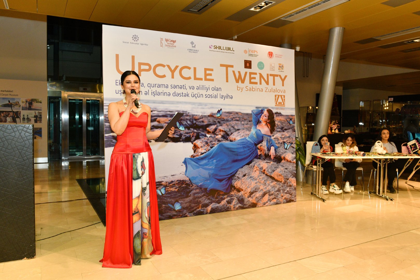 В Баку представлена эко-мода Сабины Зулаловой  с элементами гурамы (ФОТО)